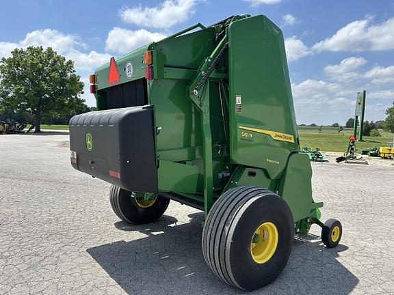 Image of John Deere 561R equipment image 4