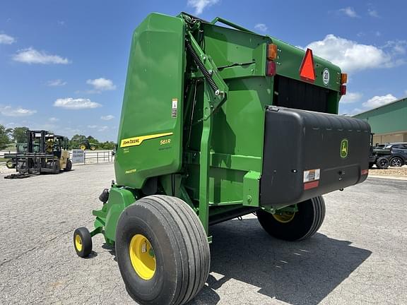 Image of John Deere 561R equipment image 2