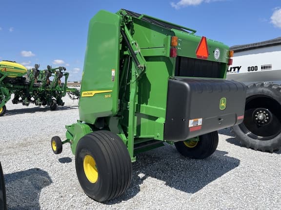 Image of John Deere 561R equipment image 3