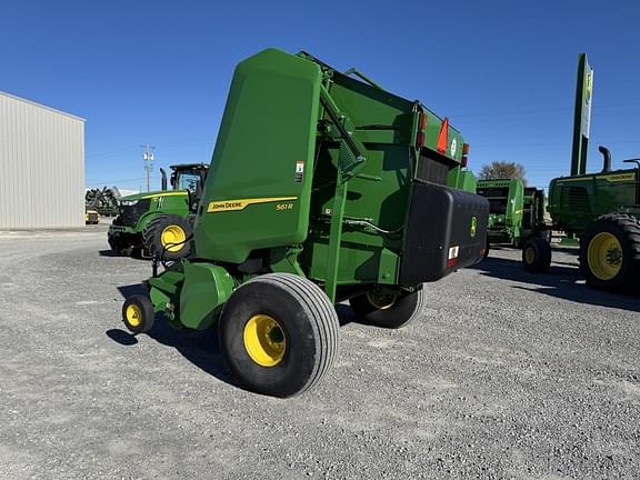 Image of John Deere 561R equipment image 1