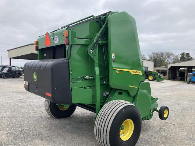 Image of John Deere 561R equipment image 2