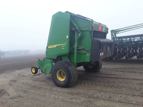 Image of John Deere 561R equipment image 1