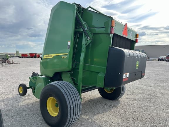 Image of John Deere 561R equipment image 2
