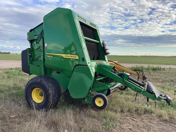 Image of John Deere 561R equipment image 2