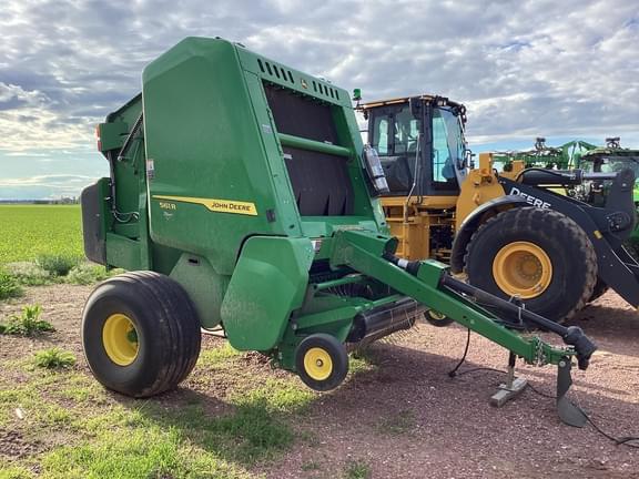 Image of John Deere 561R equipment image 3