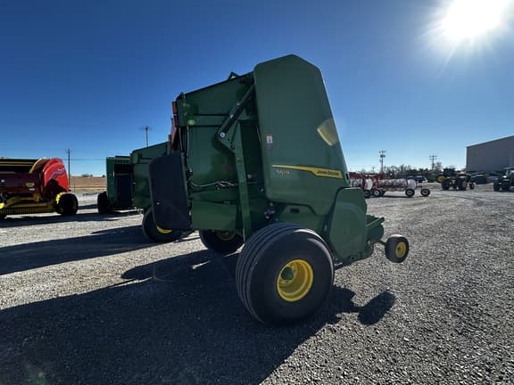 Image of John Deere 561R equipment image 4