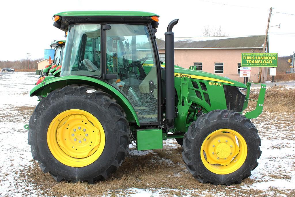 Image of John Deere 5067E Image 1