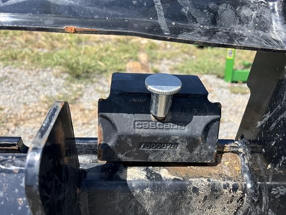 Image of John Deere Pallet Forks equipment image 4