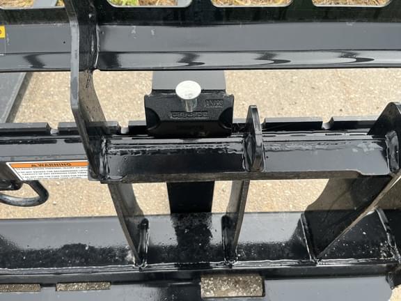 Image of John Deere Pallet Forks equipment image 3