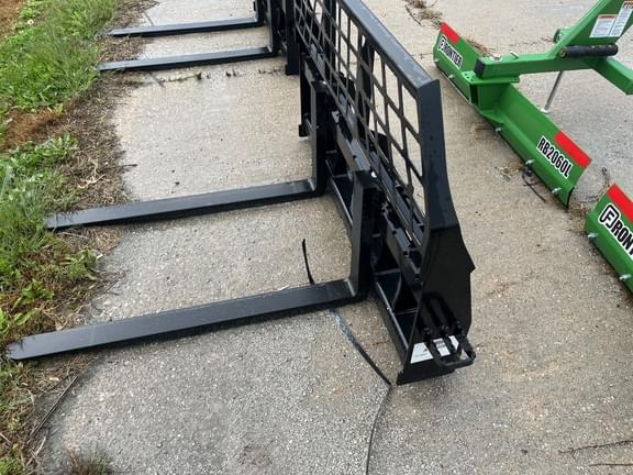 Image of John Deere Pallet Forks equipment image 1