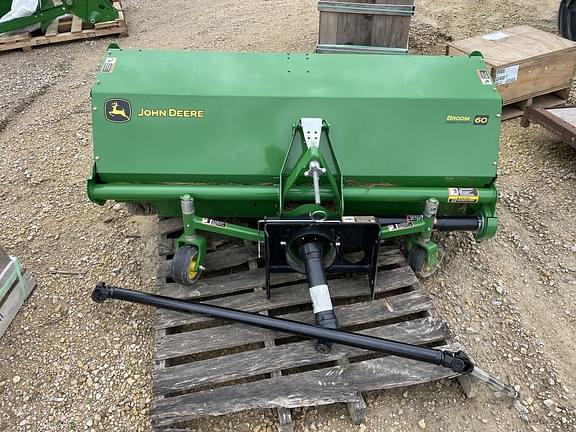 Image of John Deere 60 Heavy Duty Broom equipment image 4