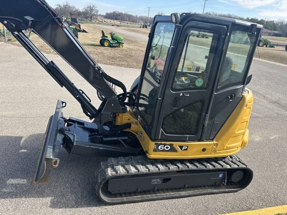 Image of John Deere 60P equipment image 3