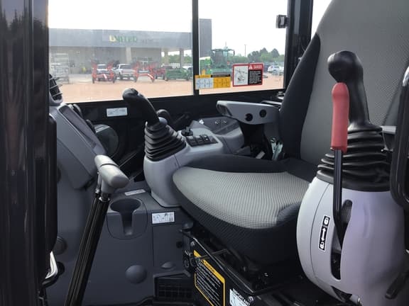 Image of John Deere 60P equipment image 4