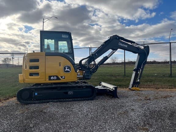 Image of John Deere 60P equipment image 3