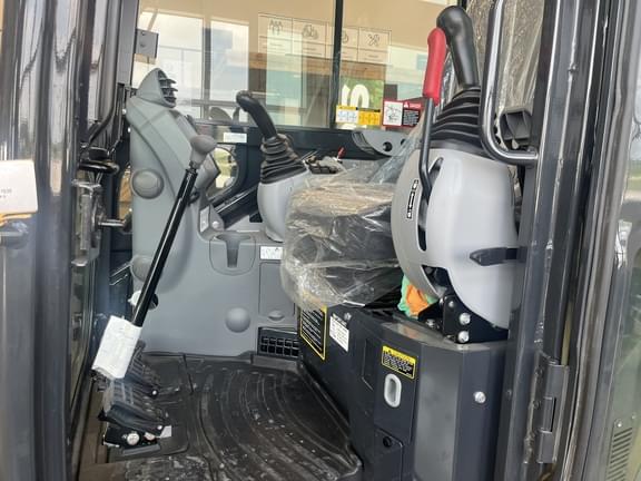 Image of John Deere 60P equipment image 4