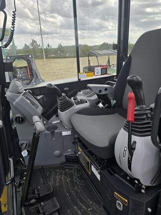 Image of John Deere 60P equipment image 3