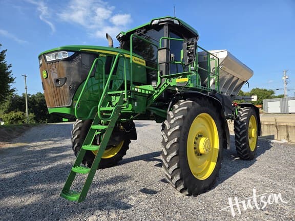 Image of John Deere 600R equipment image 1