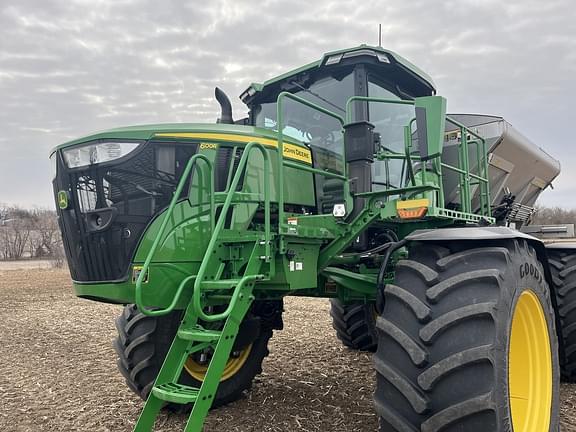 Image of John Deere 600R equipment image 3