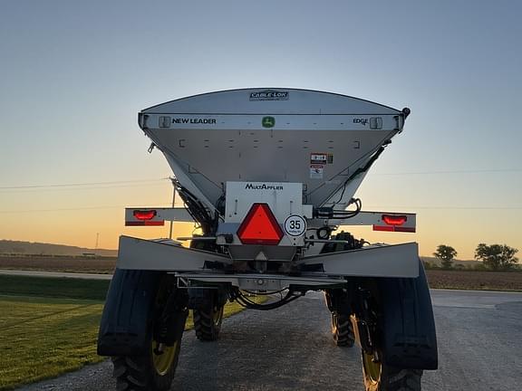 Image of John Deere 600R equipment image 2