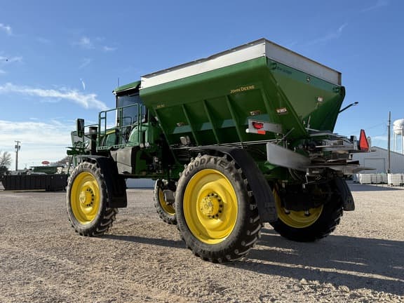 Image of John Deere 600R equipment image 2