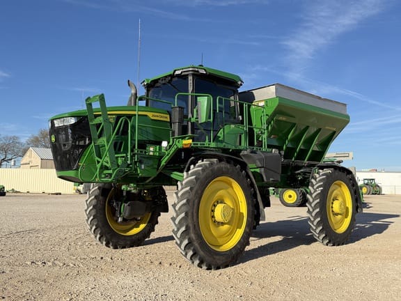 2024 John Deere 600R Equipment Image0