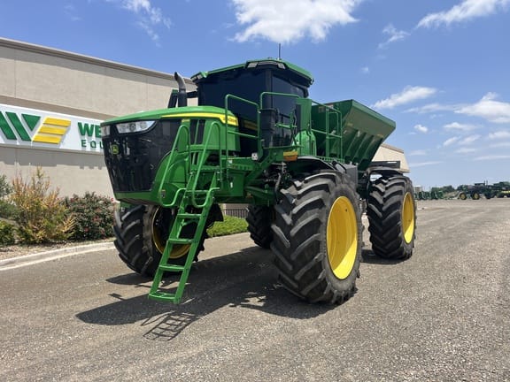 2024 John Deere 600R Equipment Image0