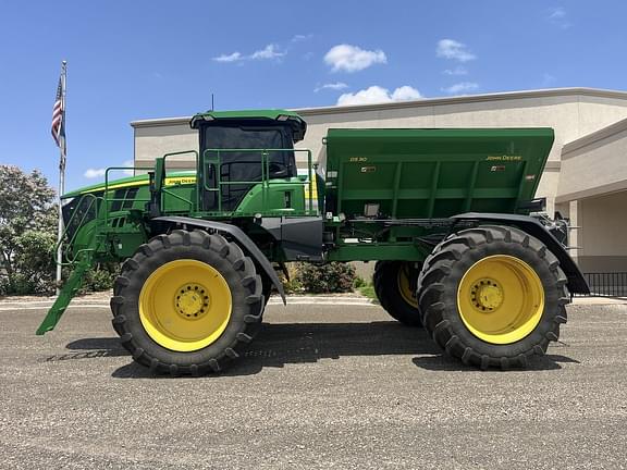 Image of John Deere 600R equipment image 1