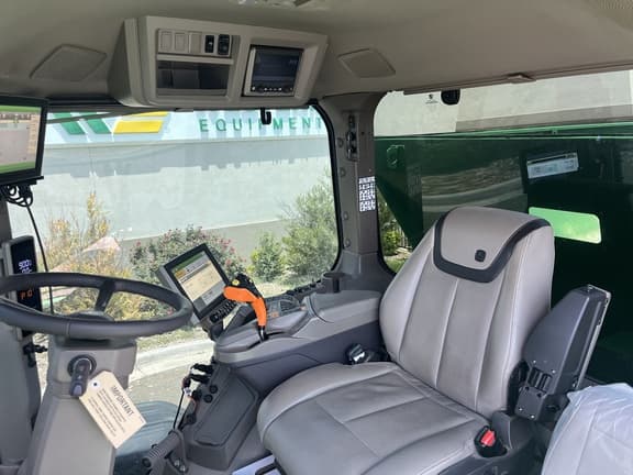 Image of John Deere 600R equipment image 4