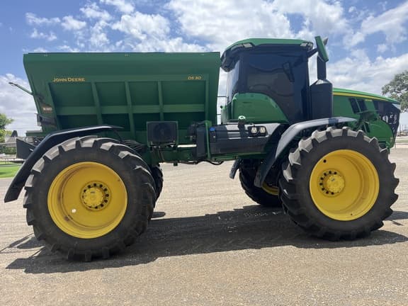 Image of John Deere 600R equipment image 2