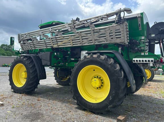 Image of John Deere 600R equipment image 4