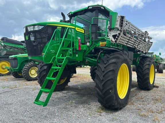 2024 John Deere 600R Equipment Image0