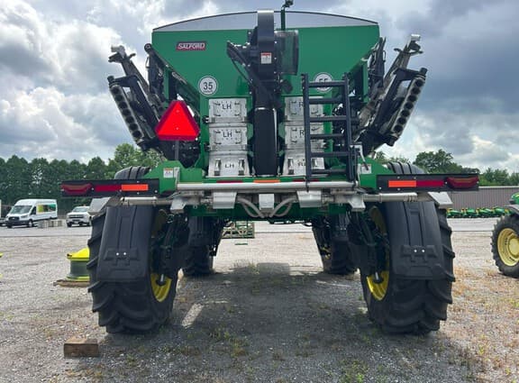 Image of John Deere 600R equipment image 3