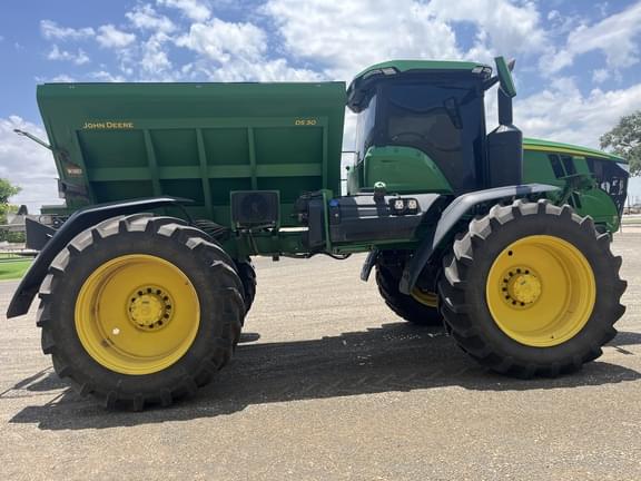 Image of John Deere 600R equipment image 1