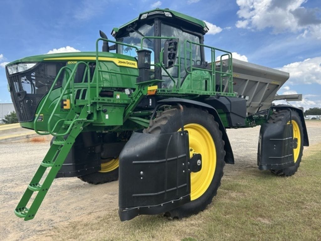 2024 John Deere 600R Equipment Image0