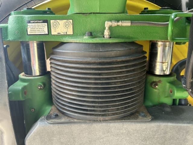 Image of John Deere 600R equipment image 4