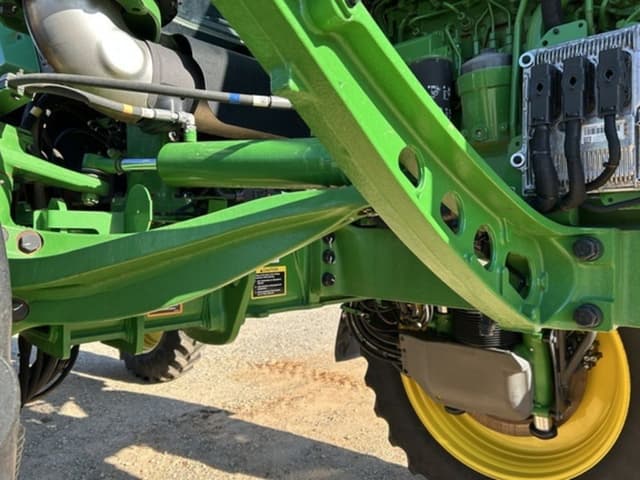 Image of John Deere 600R equipment image 2