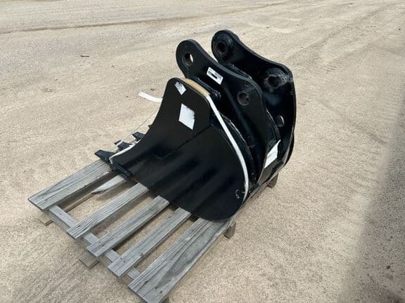 Image of John Deere Compact Excavator Bucket equipment image 1
