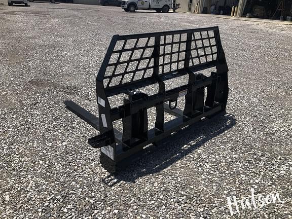 Image of John Deere Pallet Forks equipment image 4