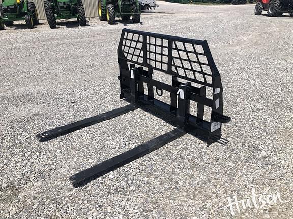 Image of John Deere Pallet Forks equipment image 2