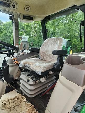 Image of John Deere 6105E equipment image 4
