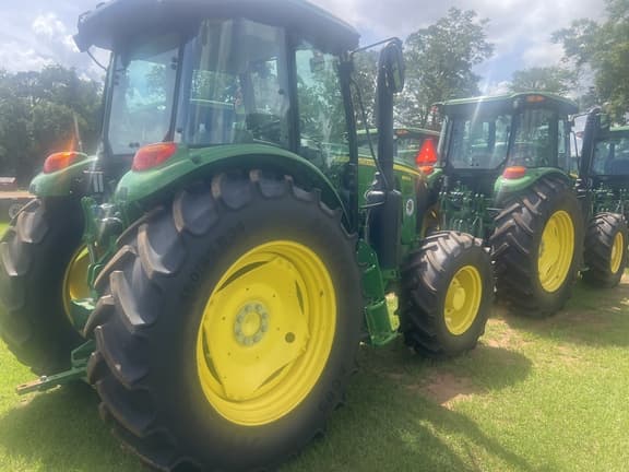 Image of John Deere 6105E equipment image 4