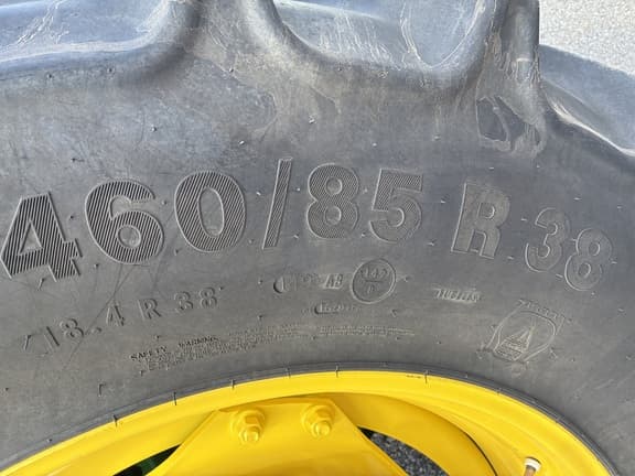 Image of John Deere 6105E equipment image 3