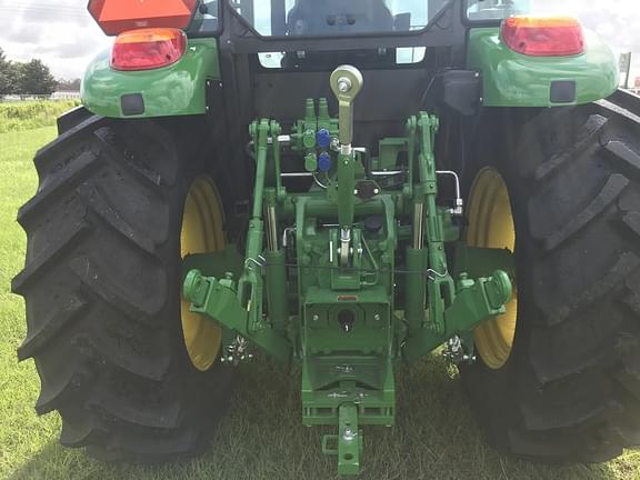 Image of John Deere 6105E equipment image 3