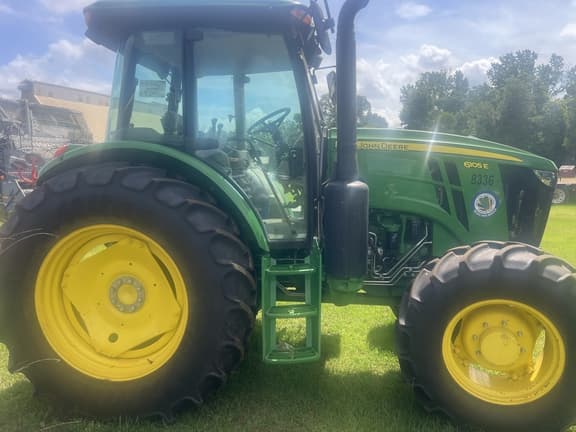 Image of John Deere 6105E equipment image 4