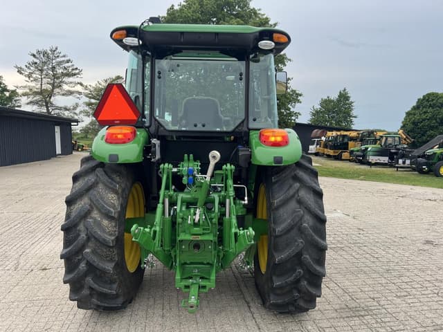 Image of John Deere 6105E equipment image 4