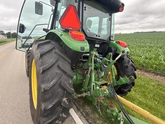 Image of John Deere 6105E equipment image 4