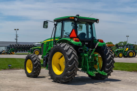 Image of John Deere 6105E equipment image 2