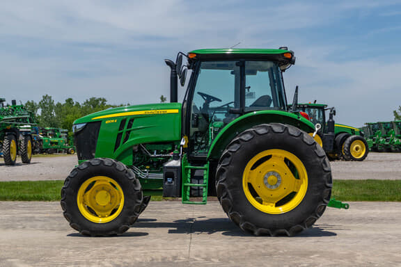 Image of John Deere 6105E equipment image 1