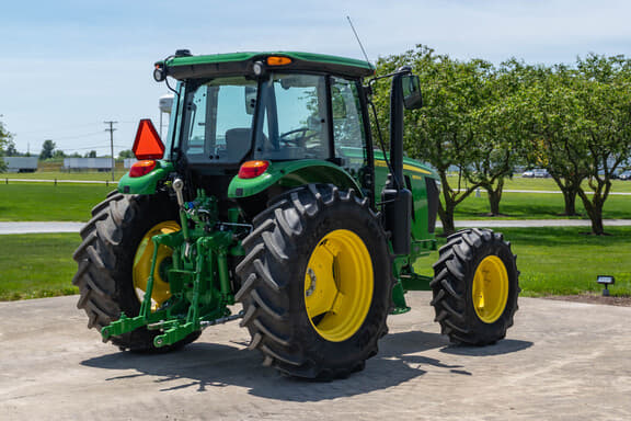 Image of John Deere 6105E equipment image 4