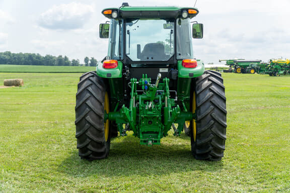 Image of John Deere 6105E equipment image 3